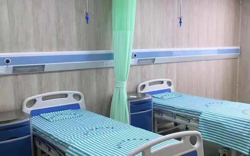 病房三腔設(shè)備帶安裝效果