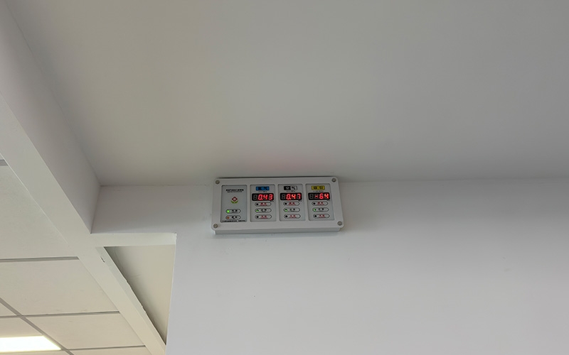 醫(yī)用氣體壓力監(jiān)測報(bào)警箱的設(shè)計(jì)及其在醫(yī)院中心供氧系統(tǒng)中的作用